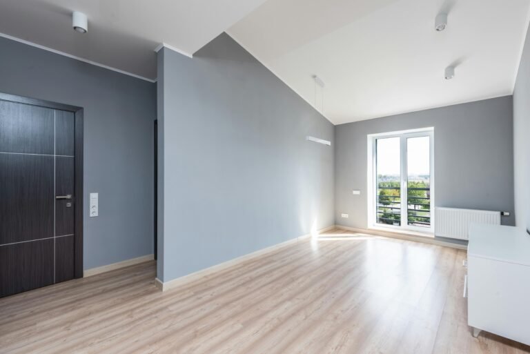 Freshly cleaned empty apartment ready for move-in or move-out in Dallas